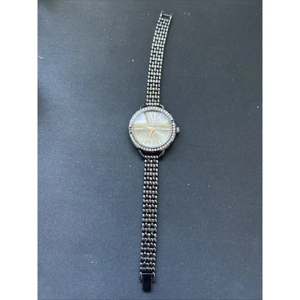 Shengke Black Dial And Case Women’s Quartz Watch